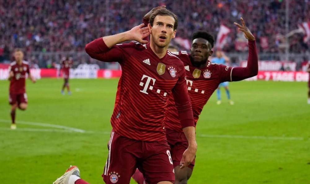  德甲黑马弗赖堡爆冷击败拜仁引热议  